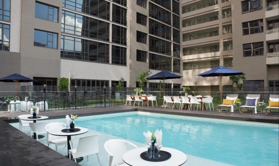 Sandton Apartment 15 West Road South Йоханесбург Екстериор снимка